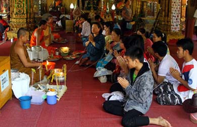 Lễ Nhập Chay mùa mưa trong truyền thống văn hóa Phật Giáo của Lào